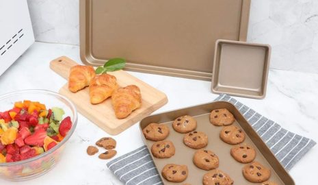 How to Choose Healthy Baking Pans